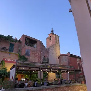 Hirondelle En Provence 3*, Roussillon (Vaucluse) France
